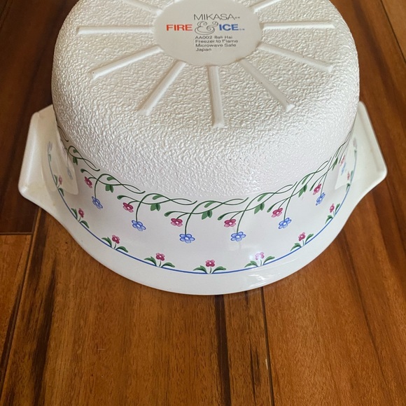 Mikasa Fire & Ice BALI HAI AA002 2 Qt. Round Casserole. Condition is Used. - Picture 4 of 4